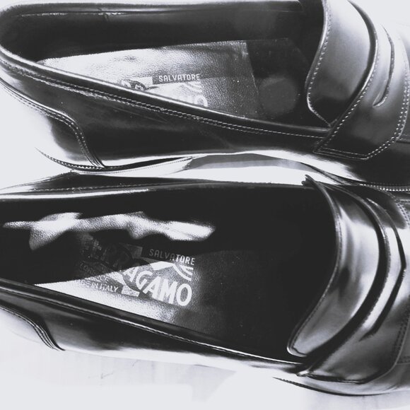 Salvatore Ferragamo Black Lavorazione Loafers in 10.5D